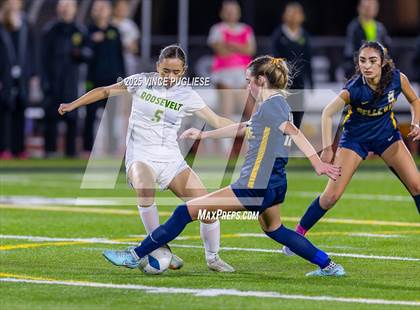 Thumbnail 1 in Roosevelt @ Bellevue (WIAA State 3A Semi Final) photogallery.