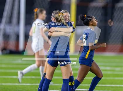 Thumbnail 1 in Roosevelt @ Bellevue (WIAA State 3A Semi Final) photogallery.