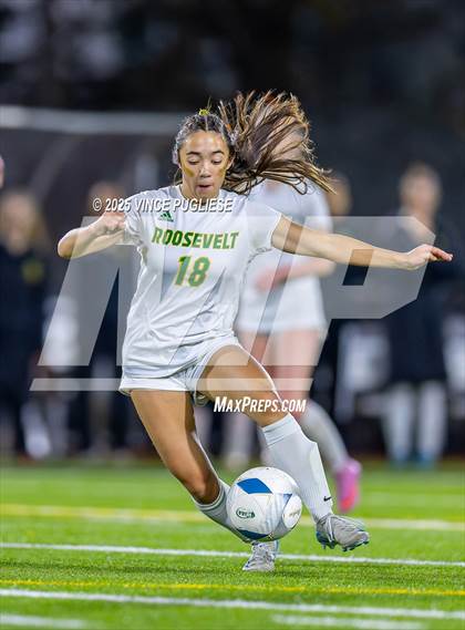 Thumbnail 3 in Roosevelt @ Bellevue (WIAA State 3A Semi Final) photogallery.
