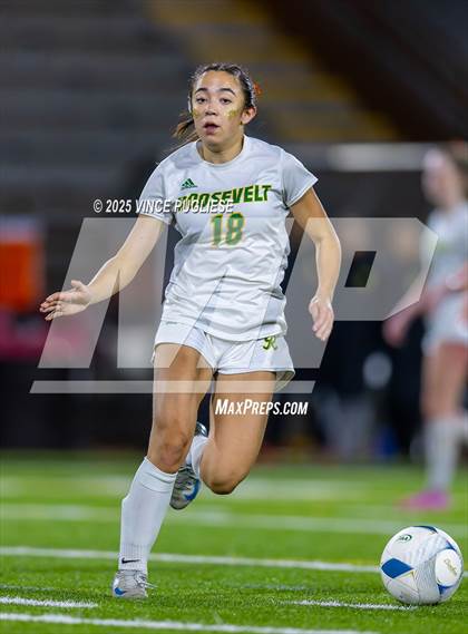 Thumbnail 1 in Roosevelt @ Bellevue (WIAA State 3A Semi Final) photogallery.