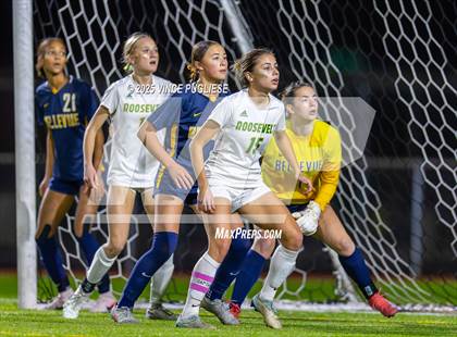 Thumbnail 2 in Roosevelt @ Bellevue (WIAA State 3A Semi Final) photogallery.