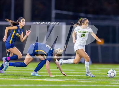 Thumbnail 1 in Roosevelt @ Bellevue (WIAA State 3A Semi Final) photogallery.