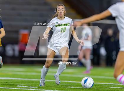 Thumbnail 2 in Roosevelt @ Bellevue (WIAA State 3A Semi Final) photogallery.