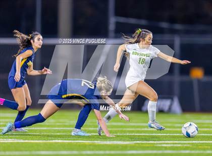 Thumbnail 3 in Roosevelt @ Bellevue (WIAA State 3A Semi Final) photogallery.
