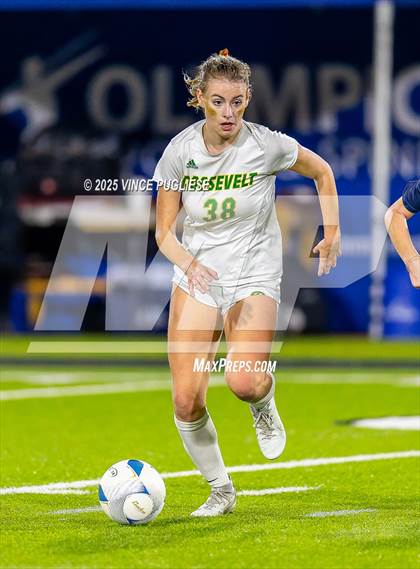 Thumbnail 2 in Roosevelt @ Bellevue (WIAA State 3A Semi Final) photogallery.