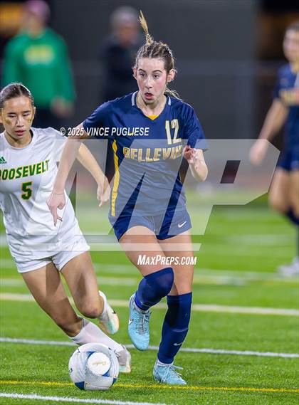 Thumbnail 2 in Roosevelt @ Bellevue (WIAA State 3A Semi Final) photogallery.