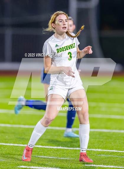 Thumbnail 1 in Roosevelt @ Bellevue (WIAA State 3A Semi Final) photogallery.