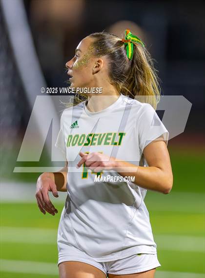 Thumbnail 3 in Roosevelt @ Bellevue (WIAA State 3A Semi Final) photogallery.