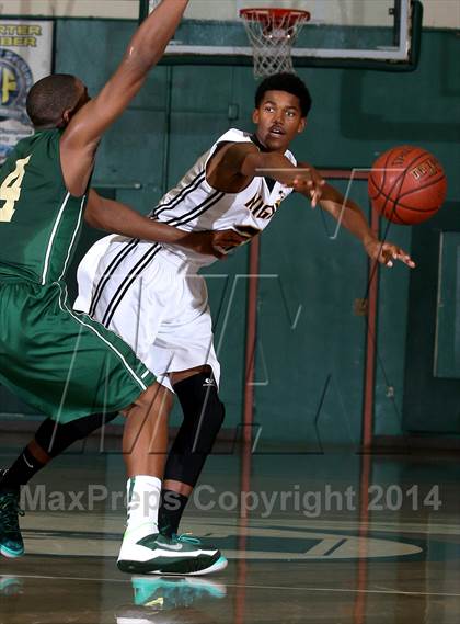 Thumbnail 2 in Bishop Montgomery vs. Long Beach Poly (Paul Pierce Classic)  photogallery.