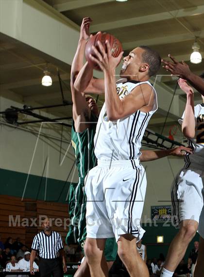 Thumbnail 1 in Bishop Montgomery vs. Long Beach Poly (Paul Pierce Classic)  photogallery.