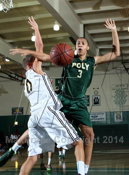 Thumbnail 2 in Bishop Montgomery vs. Long Beach Poly (Paul Pierce Classic)  photogallery.