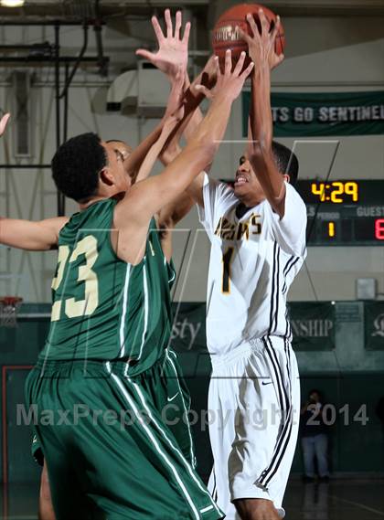 Thumbnail 1 in Bishop Montgomery vs. Long Beach Poly (Paul Pierce Classic)  photogallery.