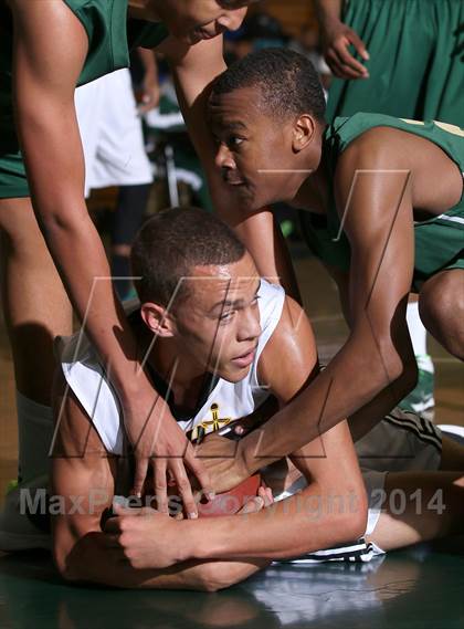 Thumbnail 1 in Bishop Montgomery vs. Long Beach Poly (Paul Pierce Classic)  photogallery.