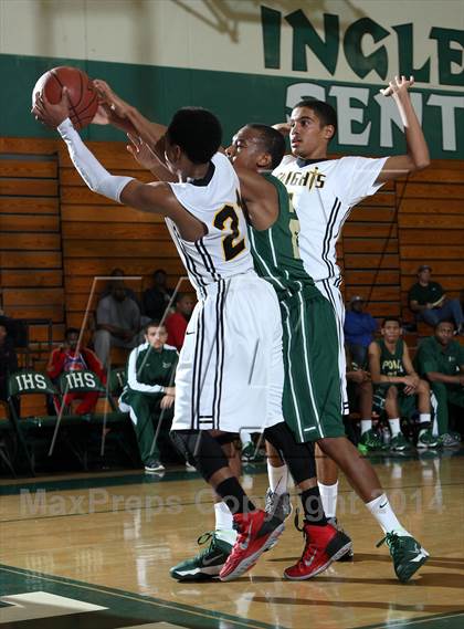 Thumbnail 1 in Bishop Montgomery vs. Long Beach Poly (Paul Pierce Classic)  photogallery.