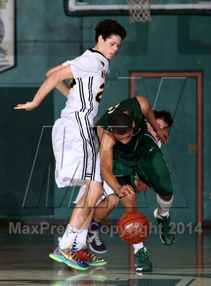 Thumbnail 2 in Bishop Montgomery vs. Long Beach Poly (Paul Pierce Classic)  photogallery.