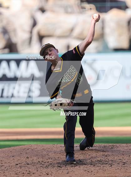 Thumbnail 1 in Long Beach Poly vs. Edison photogallery.