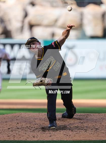 Thumbnail 3 in Long Beach Poly vs. Edison photogallery.