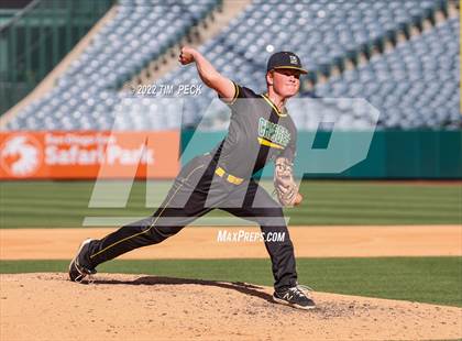 Thumbnail 3 in Long Beach Poly vs. Edison photogallery.