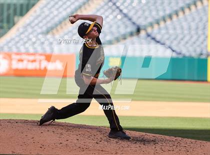 Thumbnail 2 in Long Beach Poly vs. Edison photogallery.