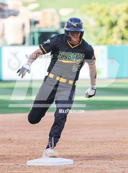 Thumbnail 2 in Long Beach Poly vs. Edison photogallery.