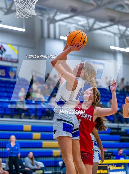 Thumbnail 3 in Mena vs Bergman (Lendel Thomas Classic) photogallery.