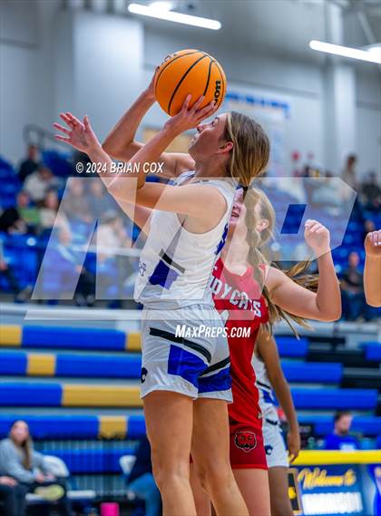 Thumbnail 2 in Mena vs Bergman (Lendel Thomas Classic) photogallery.