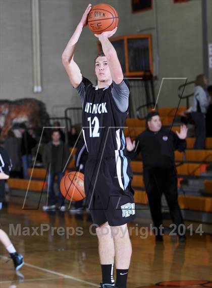 Thumbnail 2 in Rye Neck vs Rye (17th Annual Mamaroneck Sound Shore Classic) photogallery.