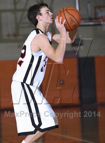 Thumbnail 3 in Rye Neck vs Rye (17th Annual Mamaroneck Sound Shore Classic) photogallery.
