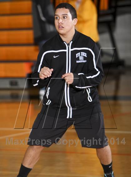 Thumbnail 3 in Rye Neck vs Rye (17th Annual Mamaroneck Sound Shore Classic) photogallery.