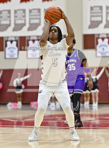 Thumbnail 2 in Ben Davis @ Lawrence Central photogallery.