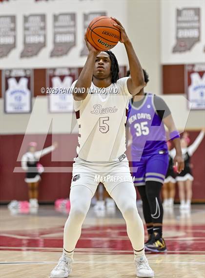 Thumbnail 1 in Ben Davis @ Lawrence Central photogallery.
