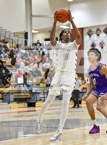 Thumbnail 1 in Ben Davis @ Lawrence Central photogallery.