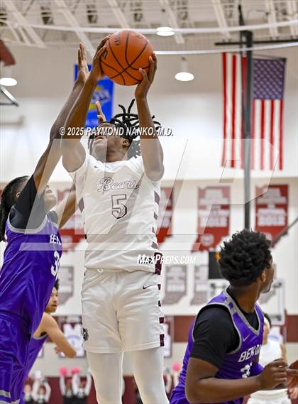 Thumbnail 3 in Ben Davis @ Lawrence Central photogallery.