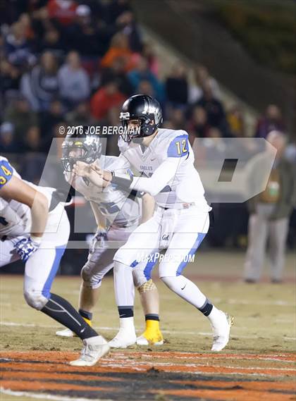 Thumbnail 2 in Bakersfield Christian @ Selma (CIF SoCal Regional 4-AA Final) photogallery.