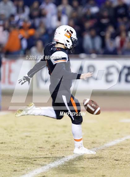 Thumbnail 3 in Bakersfield Christian @ Selma (CIF SoCal Regional 4-AA Final) photogallery.