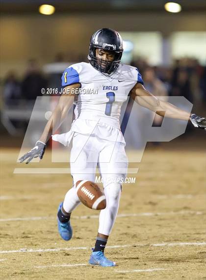 Thumbnail 3 in Bakersfield Christian @ Selma (CIF SoCal Regional 4-AA Final) photogallery.