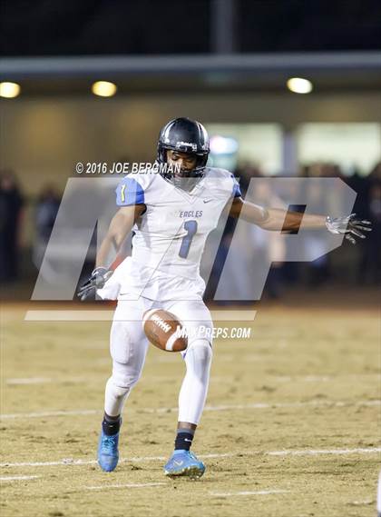 Thumbnail 2 in Bakersfield Christian @ Selma (CIF SoCal Regional 4-AA Final) photogallery.