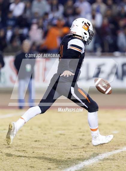 Thumbnail 2 in Bakersfield Christian @ Selma (CIF SoCal Regional 4-AA Final) photogallery.