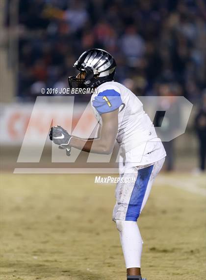 Thumbnail 3 in Bakersfield Christian @ Selma (CIF SoCal Regional 4-AA Final) photogallery.