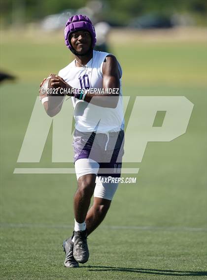 Thumbnail 2 in Elgin vs College Park (Texas 7 on 7 State Qualifier) photogallery.