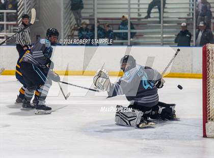 Thumbnail 3 in Central Catholic @ Seneca Valley photogallery.