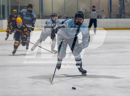 Thumbnail 3 in Central Catholic @ Seneca Valley photogallery.