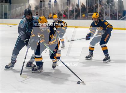 Thumbnail 1 in Central Catholic @ Seneca Valley photogallery.