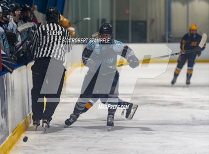 Thumbnail 1 in Central Catholic @ Seneca Valley photogallery.