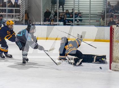 Thumbnail 1 in Central Catholic @ Seneca Valley photogallery.
