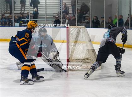 Thumbnail 2 in Central Catholic @ Seneca Valley photogallery.