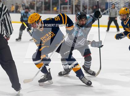 Thumbnail 3 in Central Catholic @ Seneca Valley photogallery.
