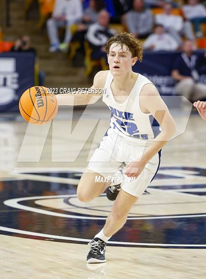 Thumbnail 1 in Desert Hills vs Dixie (UHSAA 4A Quarterfinal) photogallery.