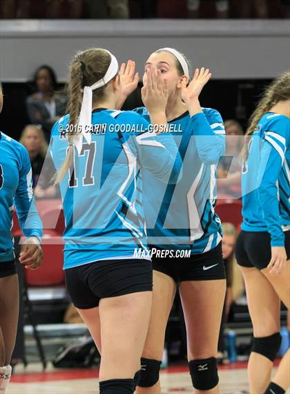 Thumbnail 2 in Green Hope vs. Ronald Reagan (NCHSAA 4A Final) photogallery.