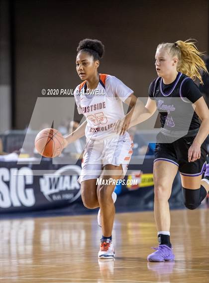 Thumbnail 3 in Lake Washington vs. Eastside Catholic (WIAA 3A Semifinal) photogallery.